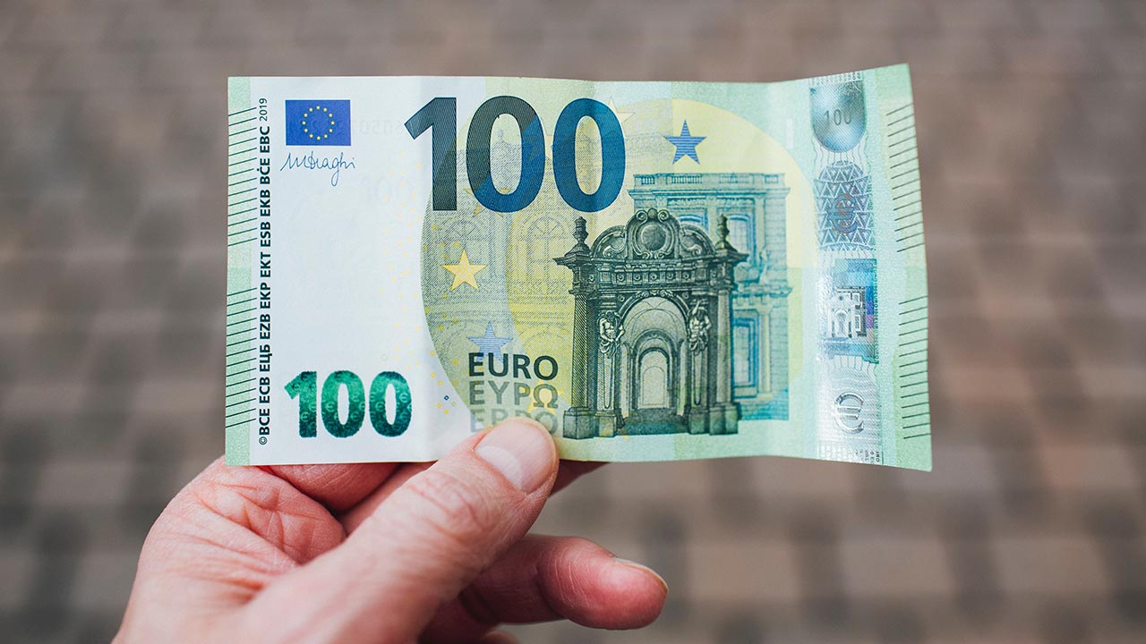 What currency is used in Dublin, Ireland?