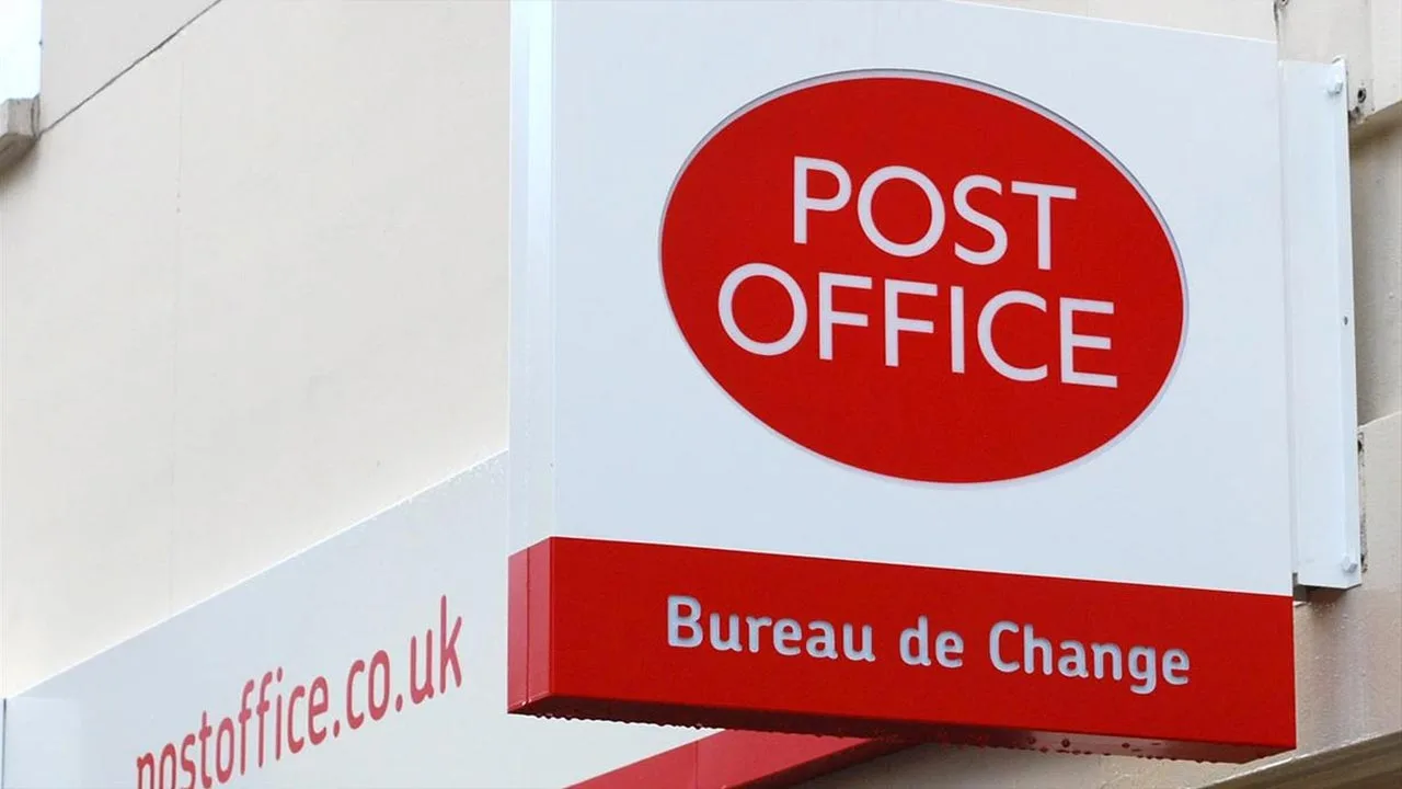 Post Office travel money: Should you buy online or in-store?